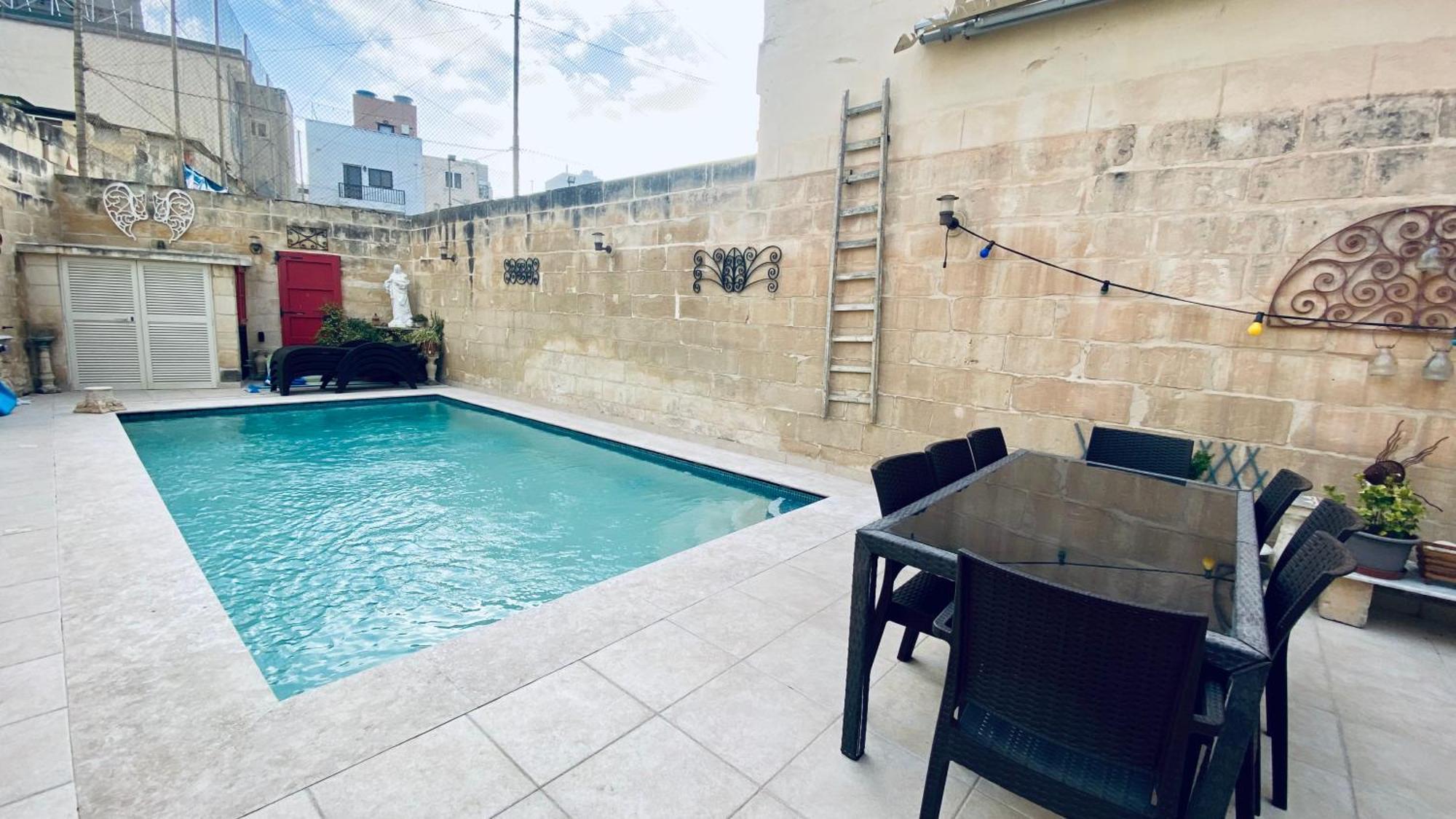 דירות מוסטה Free Breakfast, Pool, Spacious Aircon Hideaway מראה חיצוני תמונה